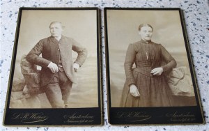 oude foto op karton man en vrouw 18079